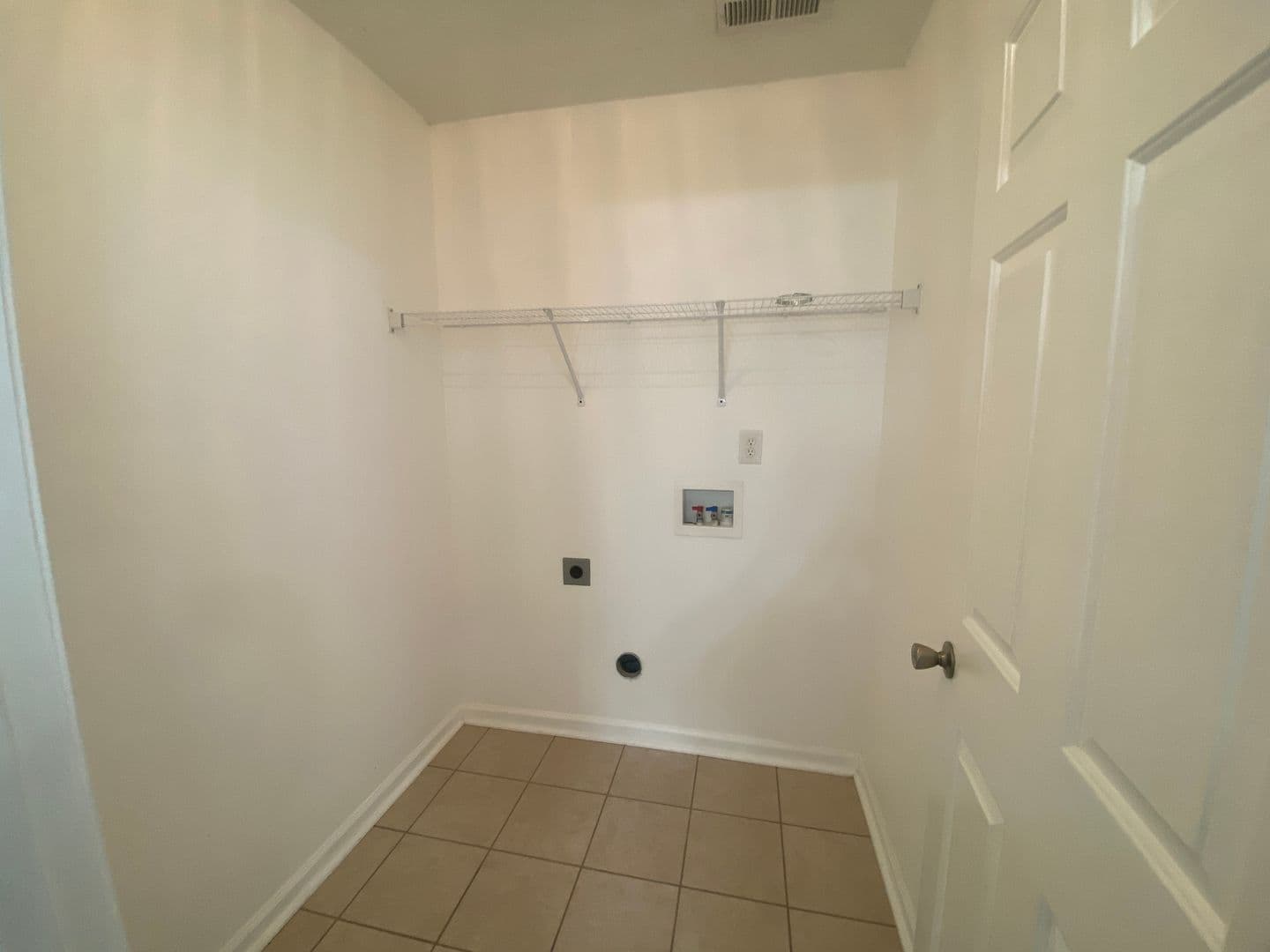 Columbia Apartment: 1852 Horseshoe Dr
