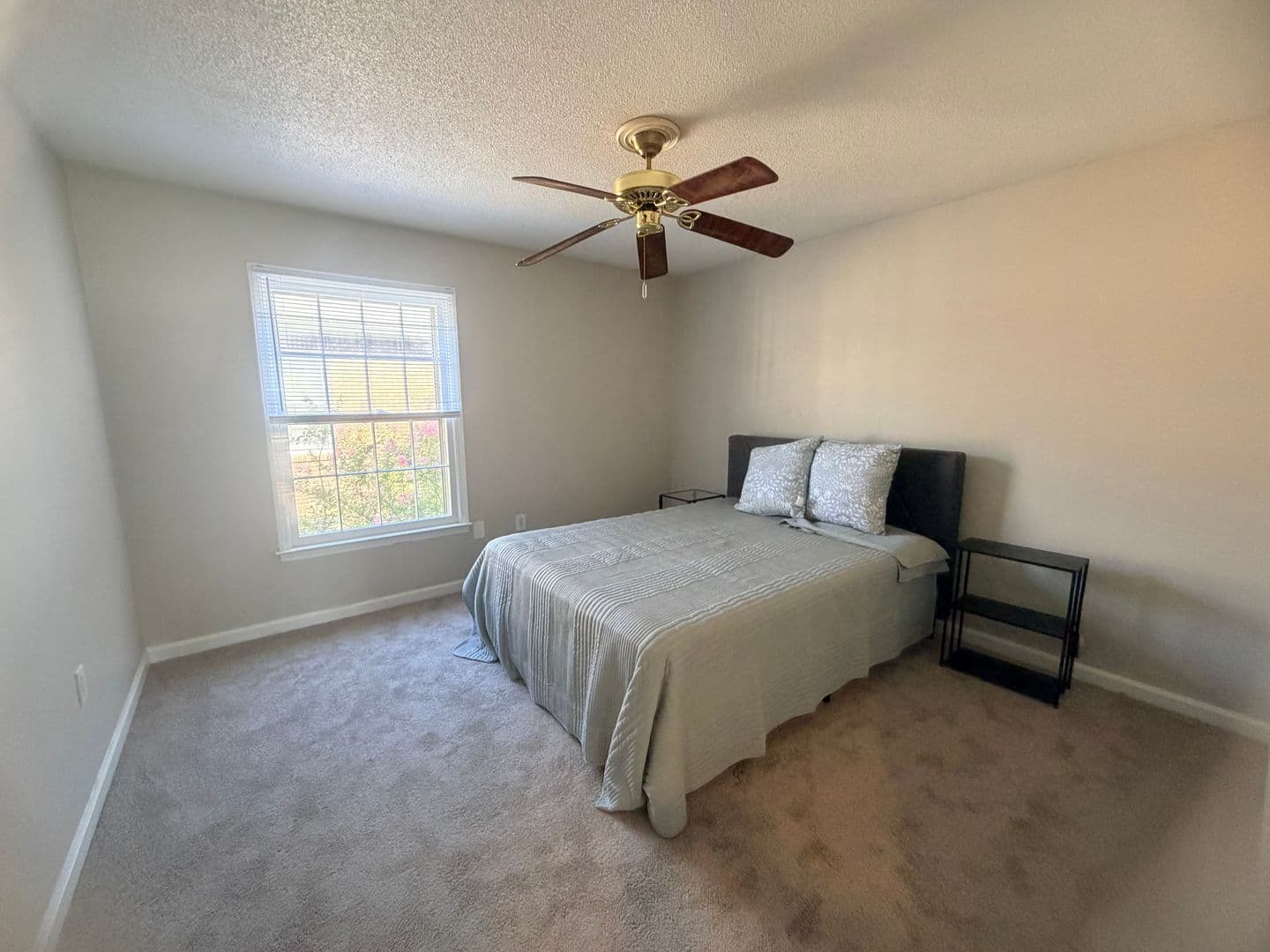 Columbia Condo: 5516 Lakeshore Drive