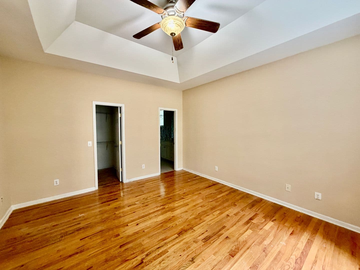 Columbia House: 27 Greenbrook Ct