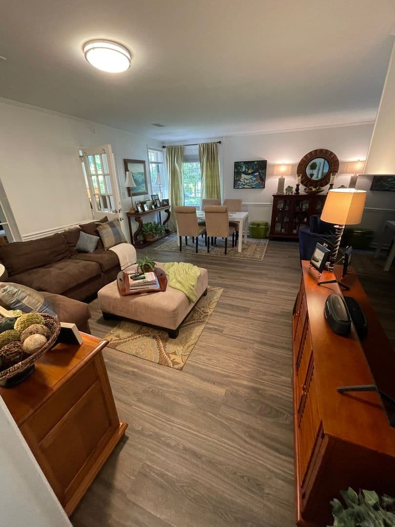 Columbia House: 2855 Stratford Rd