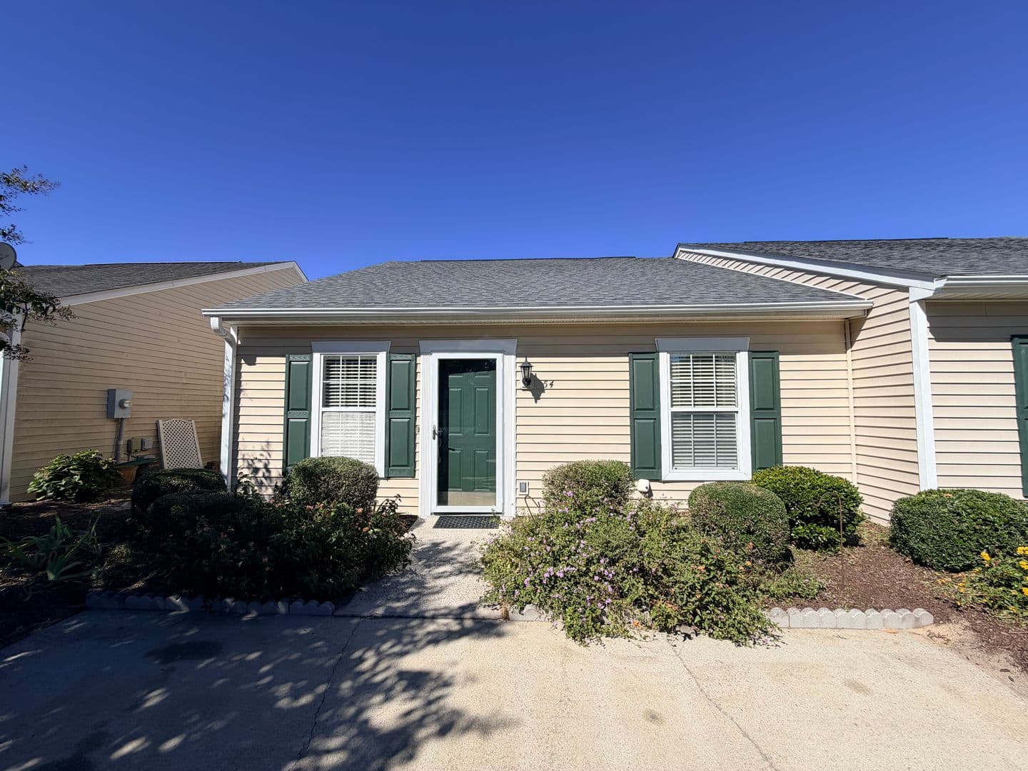 Columbia Townhome: 54 Coach Trail Ln