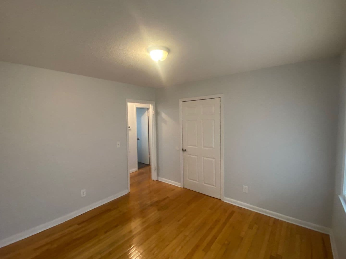 Columbia House: 221 Ramblewood Drive