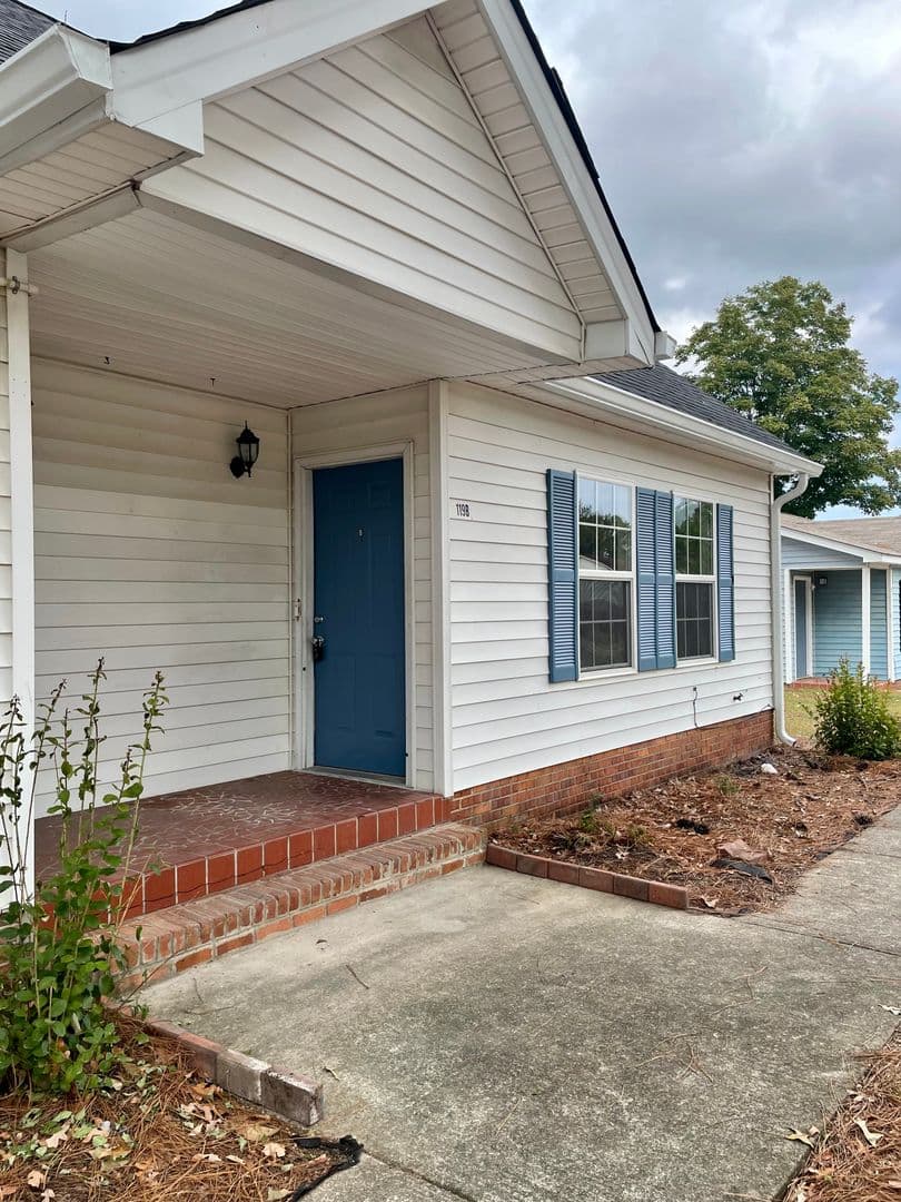 West Columbia Apartment: 119 Villa Court