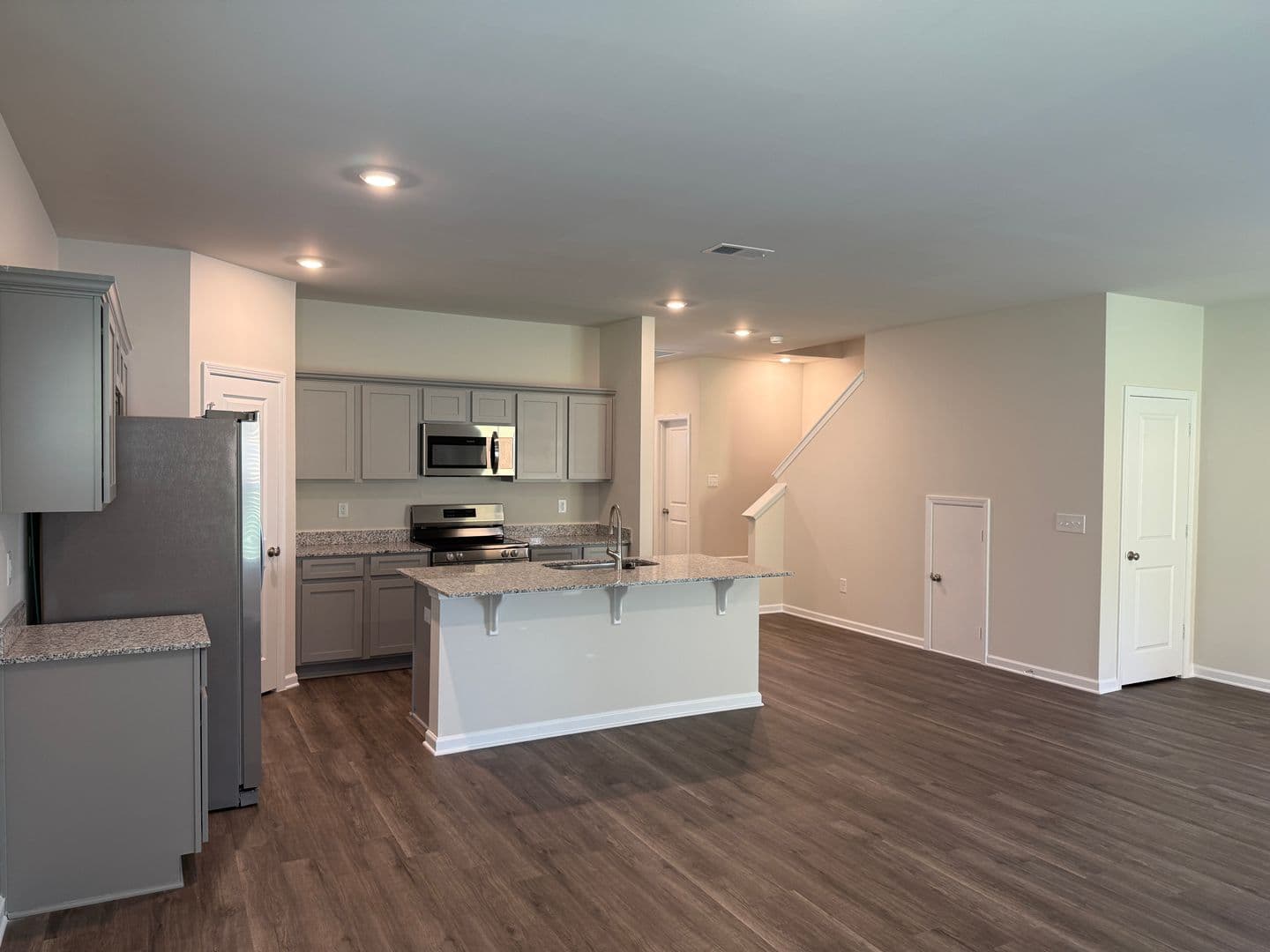 Lexington House: 317 S Lake Ct