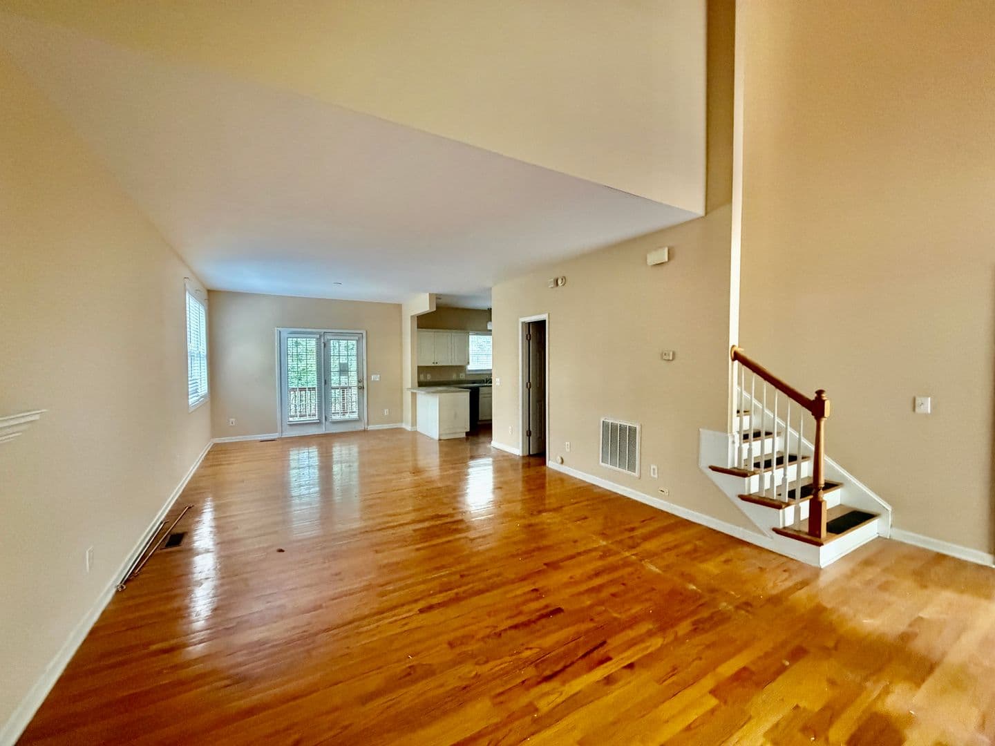 Columbia House: 27 Greenbrook Ct