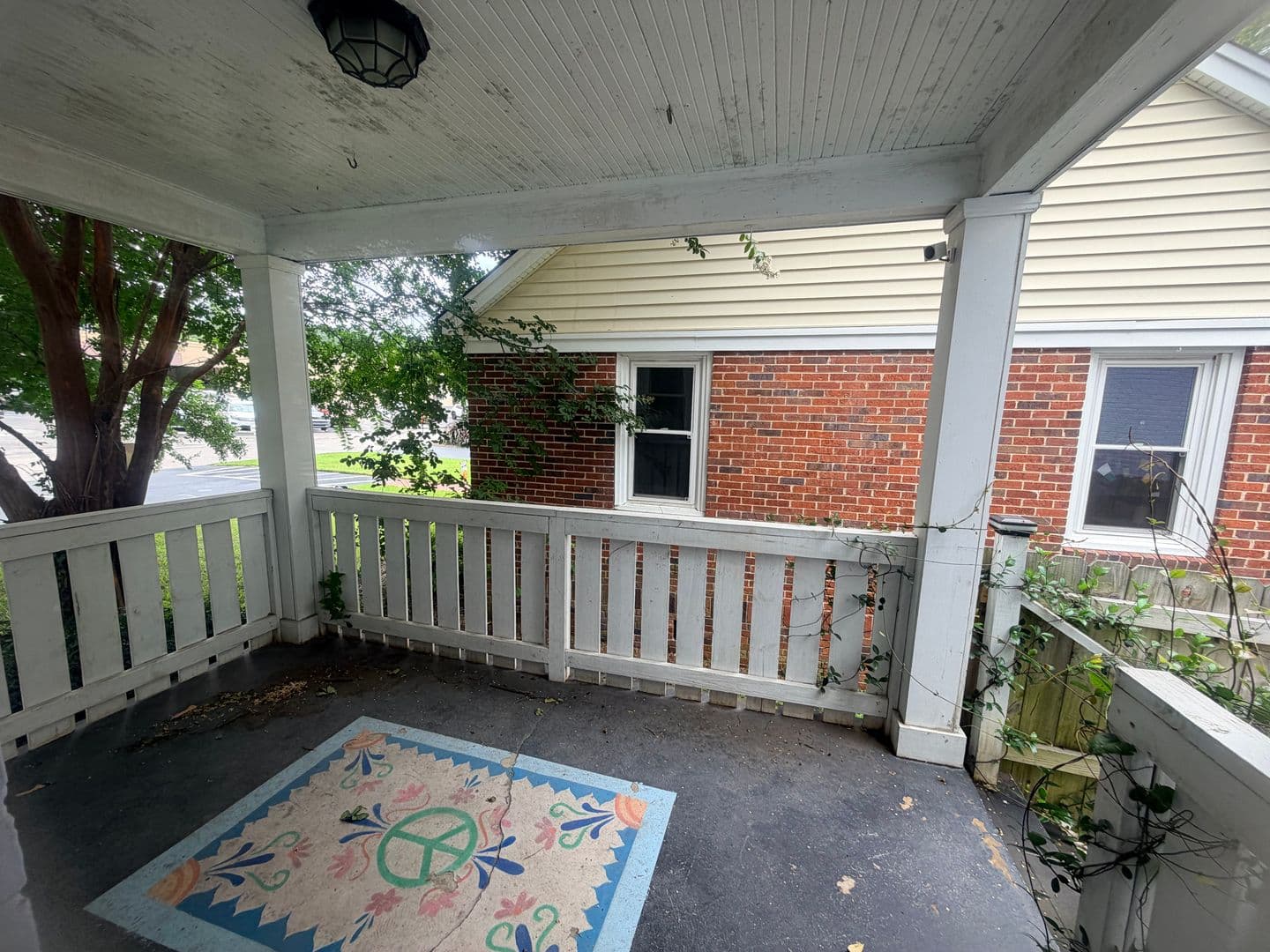 Columbia House: 1552 Sunnyside Dr