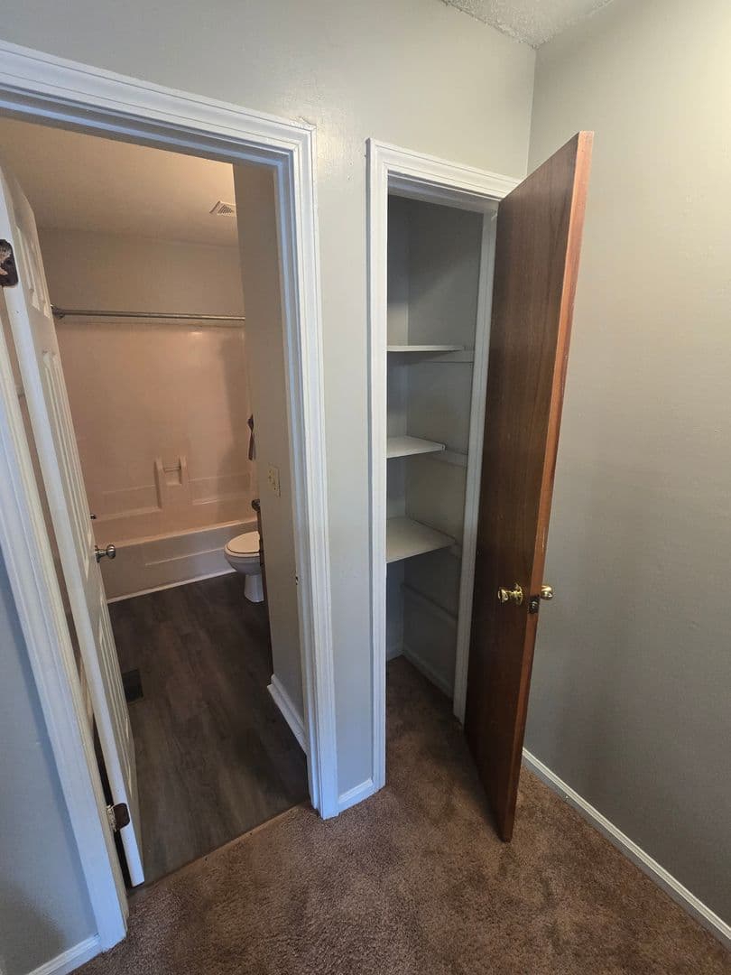 West Columbia Townhome: 1637 North Ave