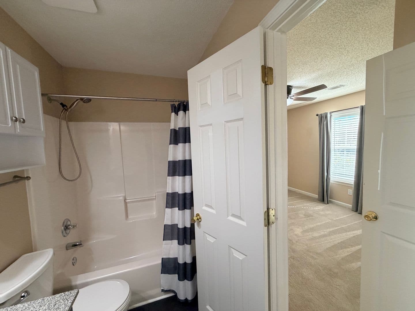 Columbia Townhome: 54 Coach Trail Ln