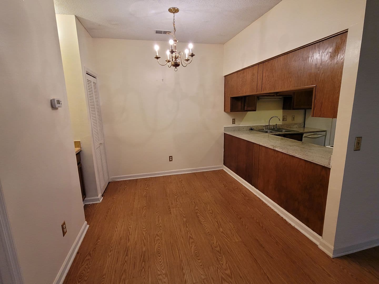 Columbia Condo: 100 Brighton Hill Circle 7A