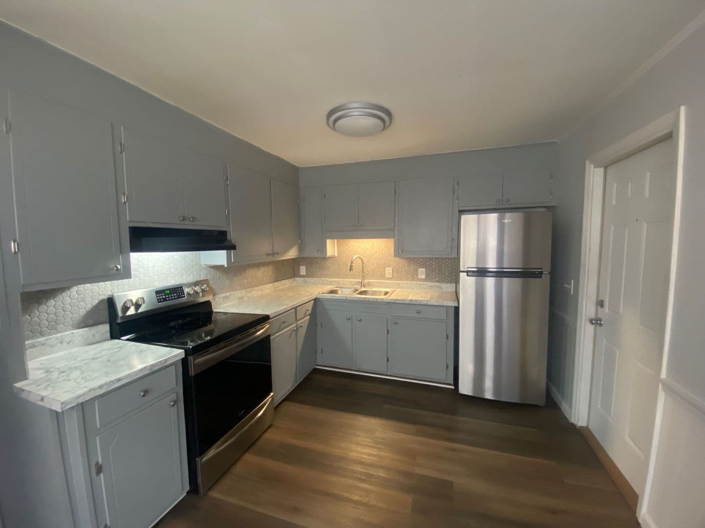 Columbia House: 221 Ramblewood Drive