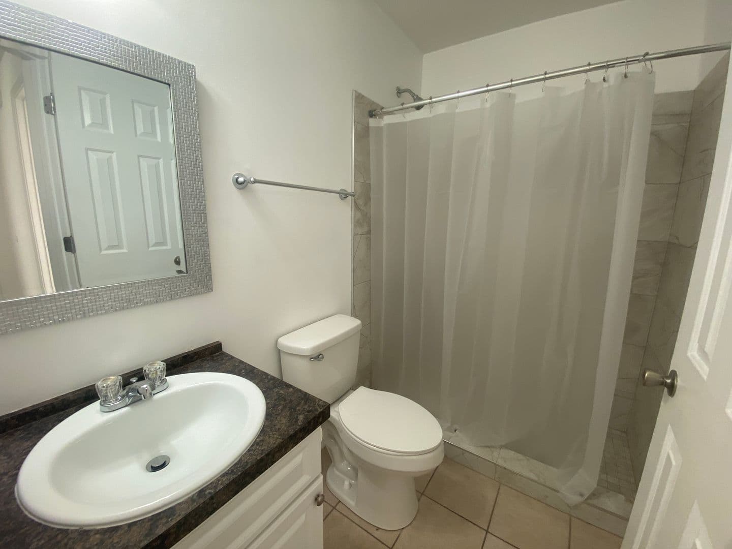 Columbia Apartment: 1852 Horseshoe Dr