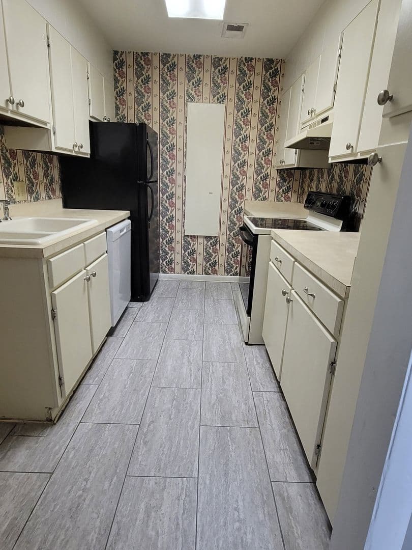 Columbia Condo: 1704 Ashford Lane