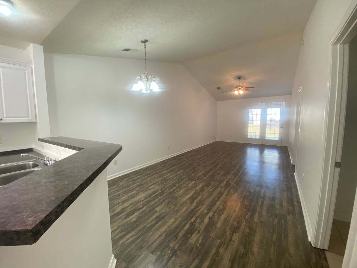 Columbia Apartment: 1852 Horseshoe Dr