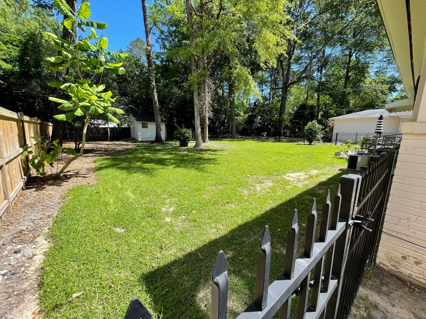 Columbia House: 2855 Stratford Rd