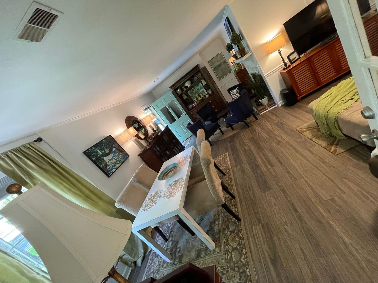 Columbia House: 2855 Stratford Rd