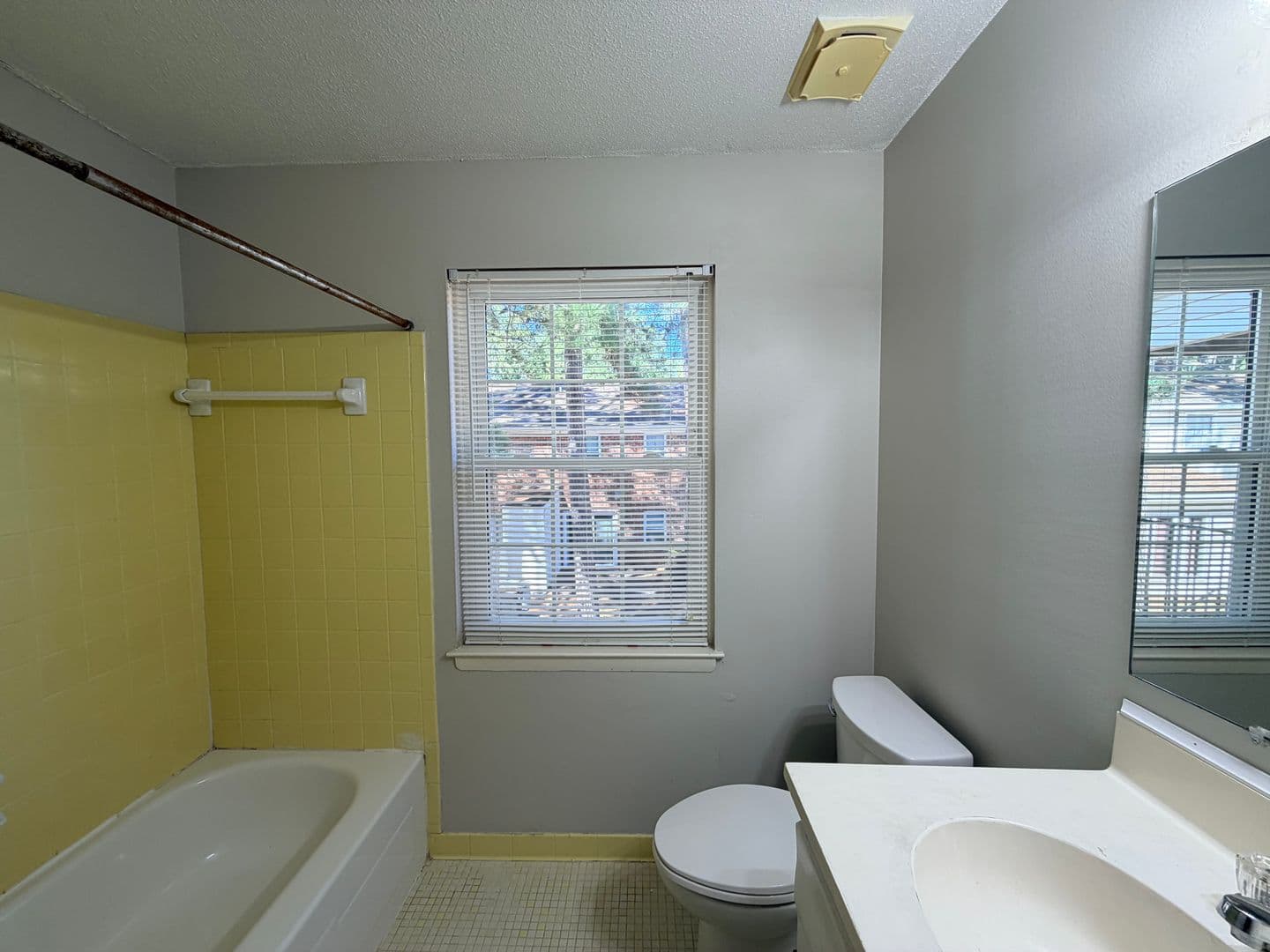 Columbia Condo: 429 Cambout St
