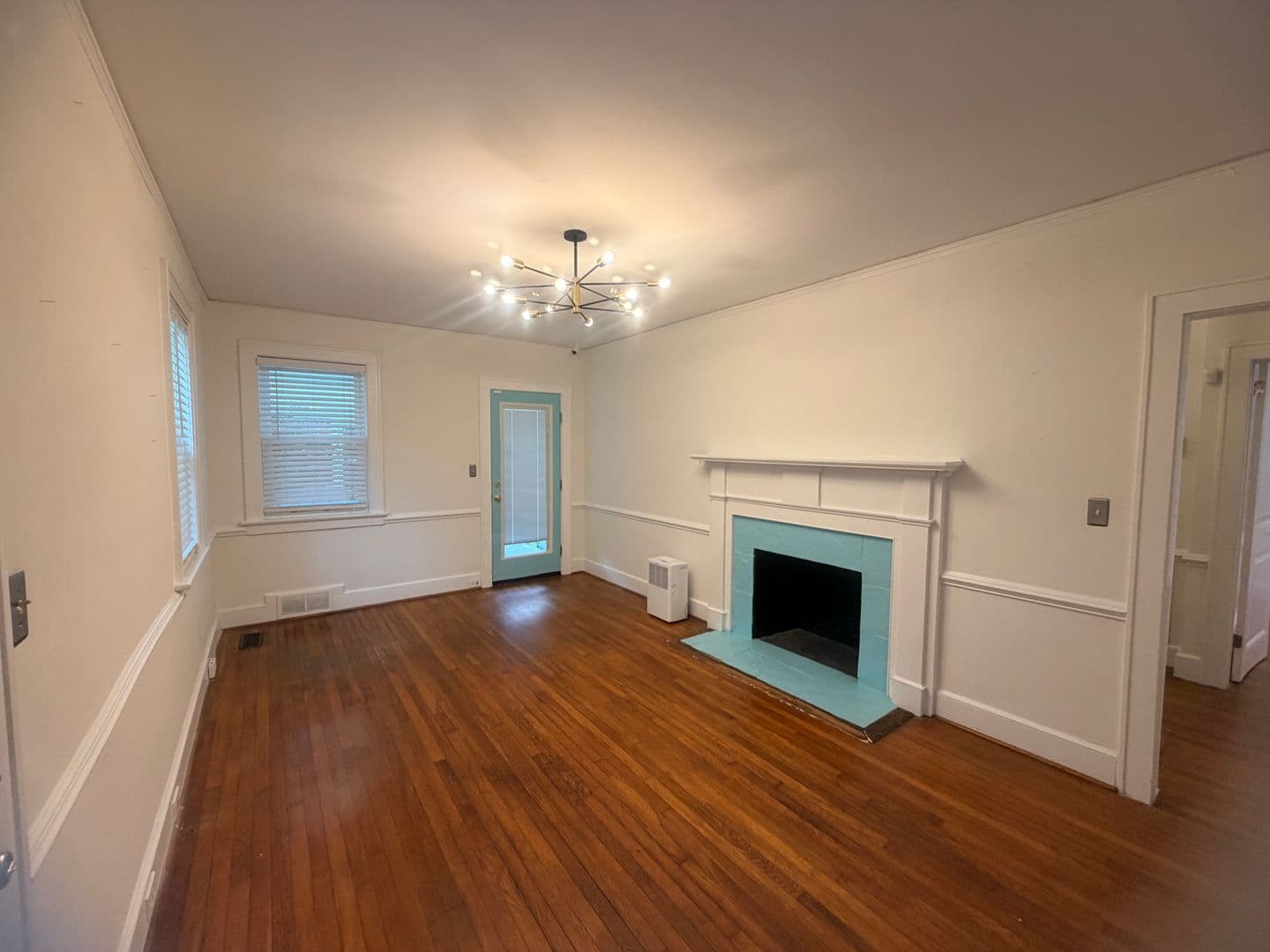 Columbia House: 1552 Sunnyside Dr