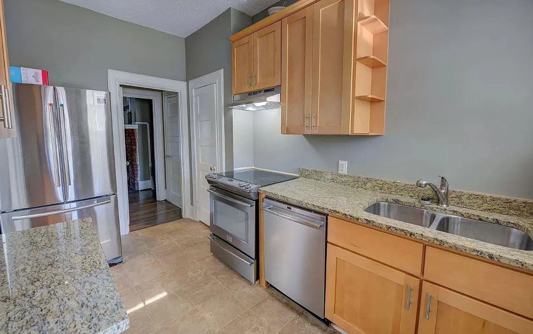 Columbia Apartment: 145-147 S Pickens St