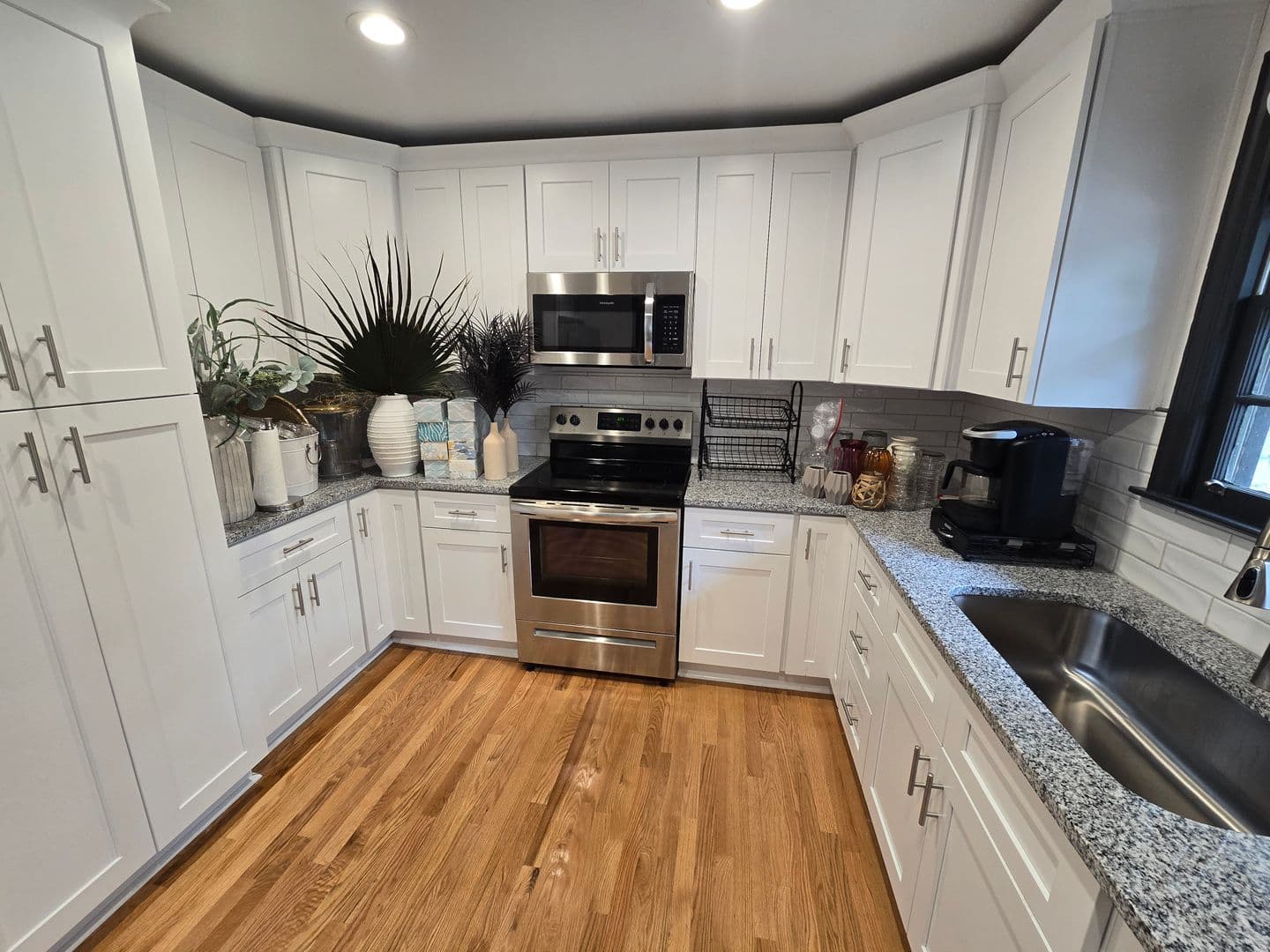 Columbia House: 2534 Forest Dr