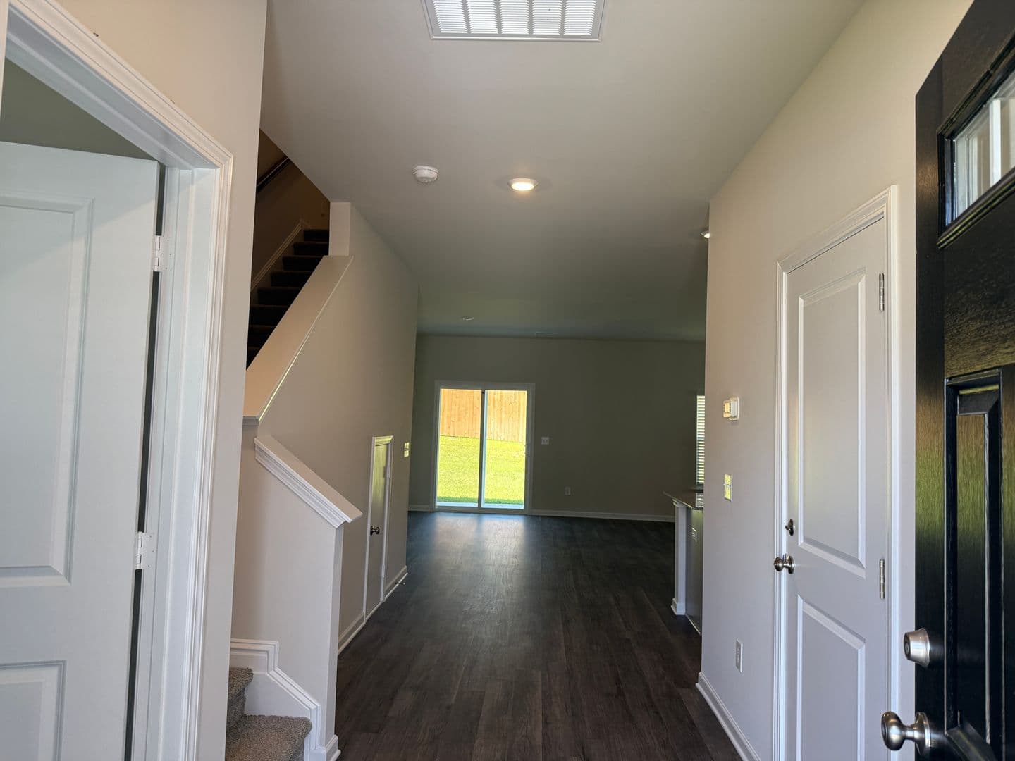 Lexington House: 317 S Lake Ct
