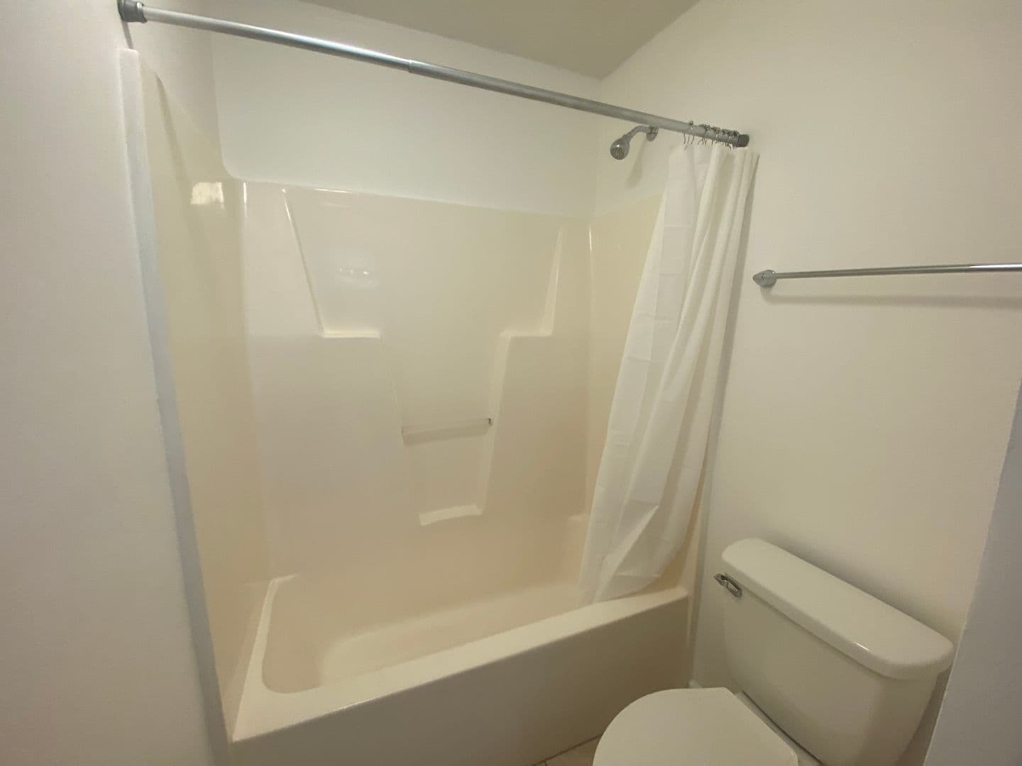 Columbia Apartment: 1852 Horseshoe Dr