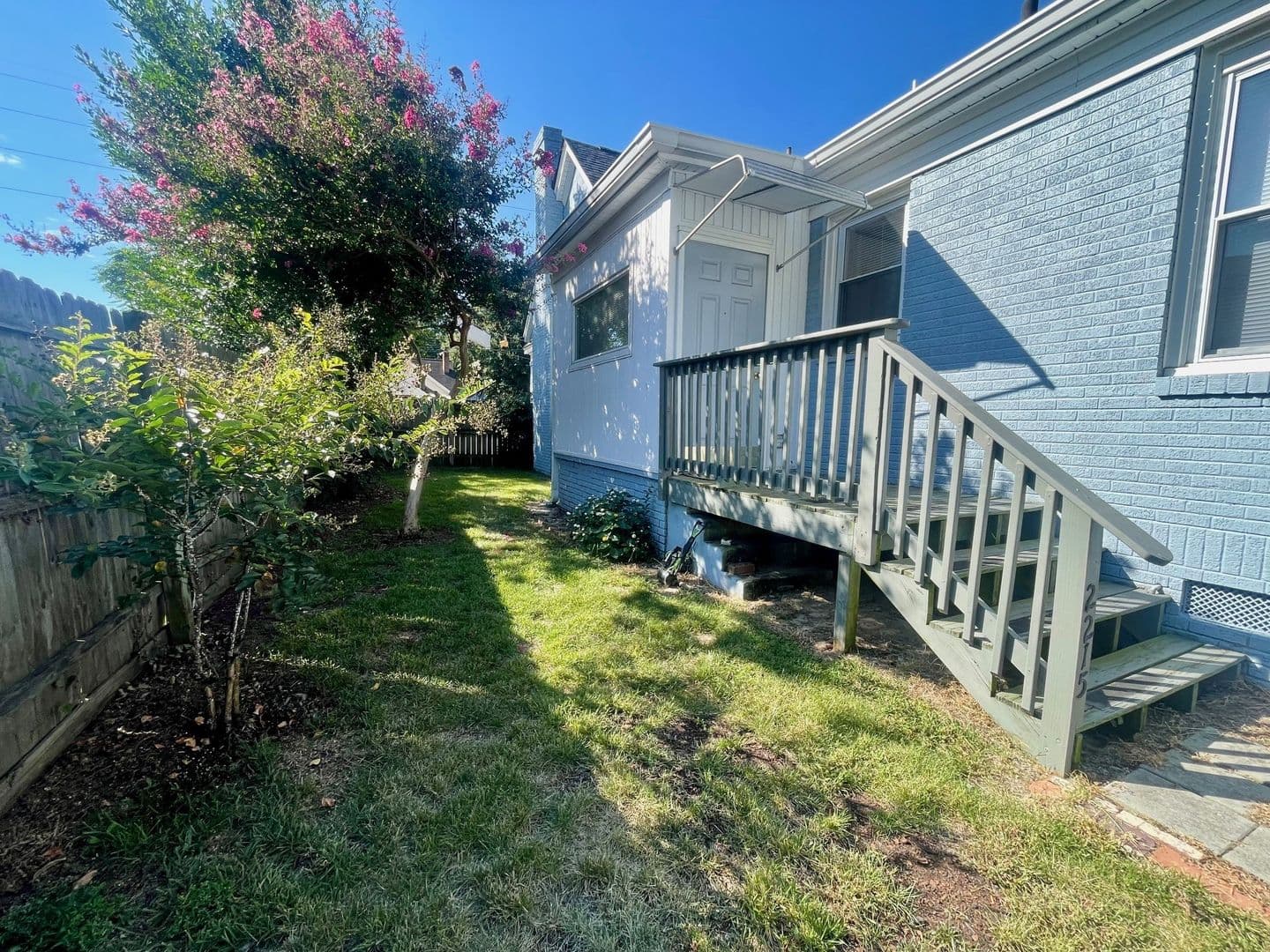 Columbia Apartment: 2213-2215 Rosewood Drive