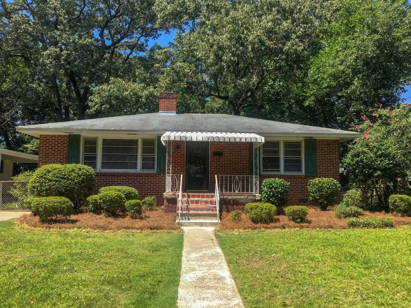 Columbia House: 507 Dogwood Street
