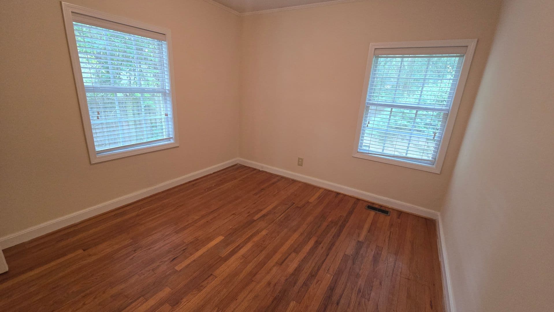 Columbia House: 411 Northwood Street