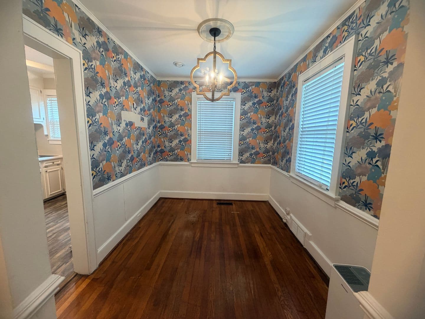 Columbia House: 1552 Sunnyside Dr
