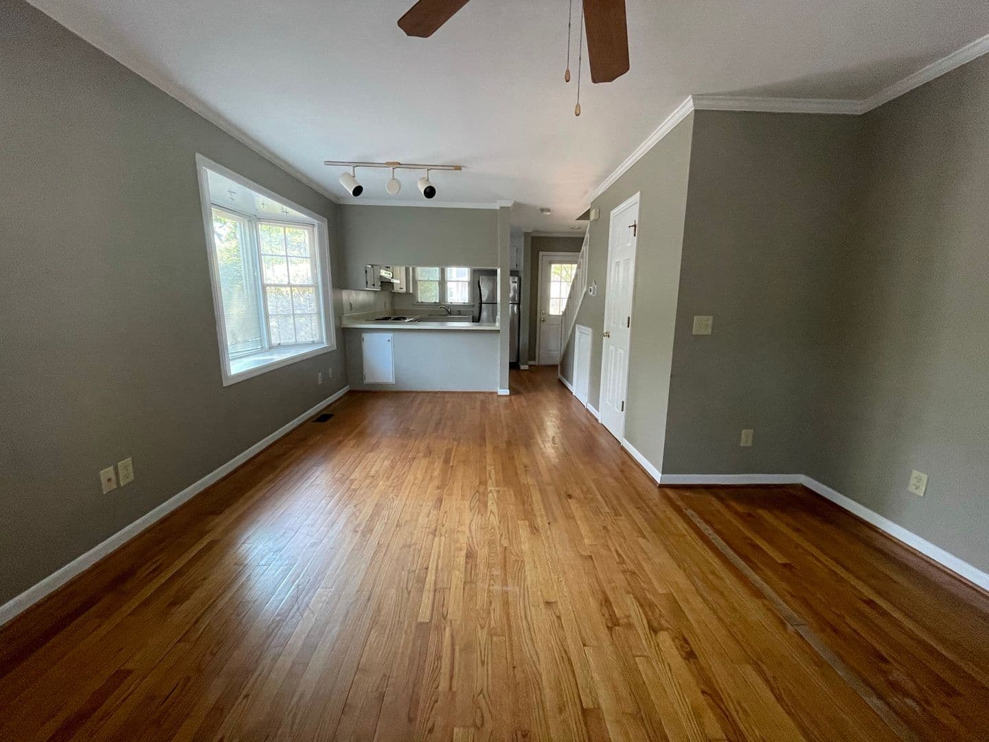 Columbia House: 920 Woodrow Street Apt. 5