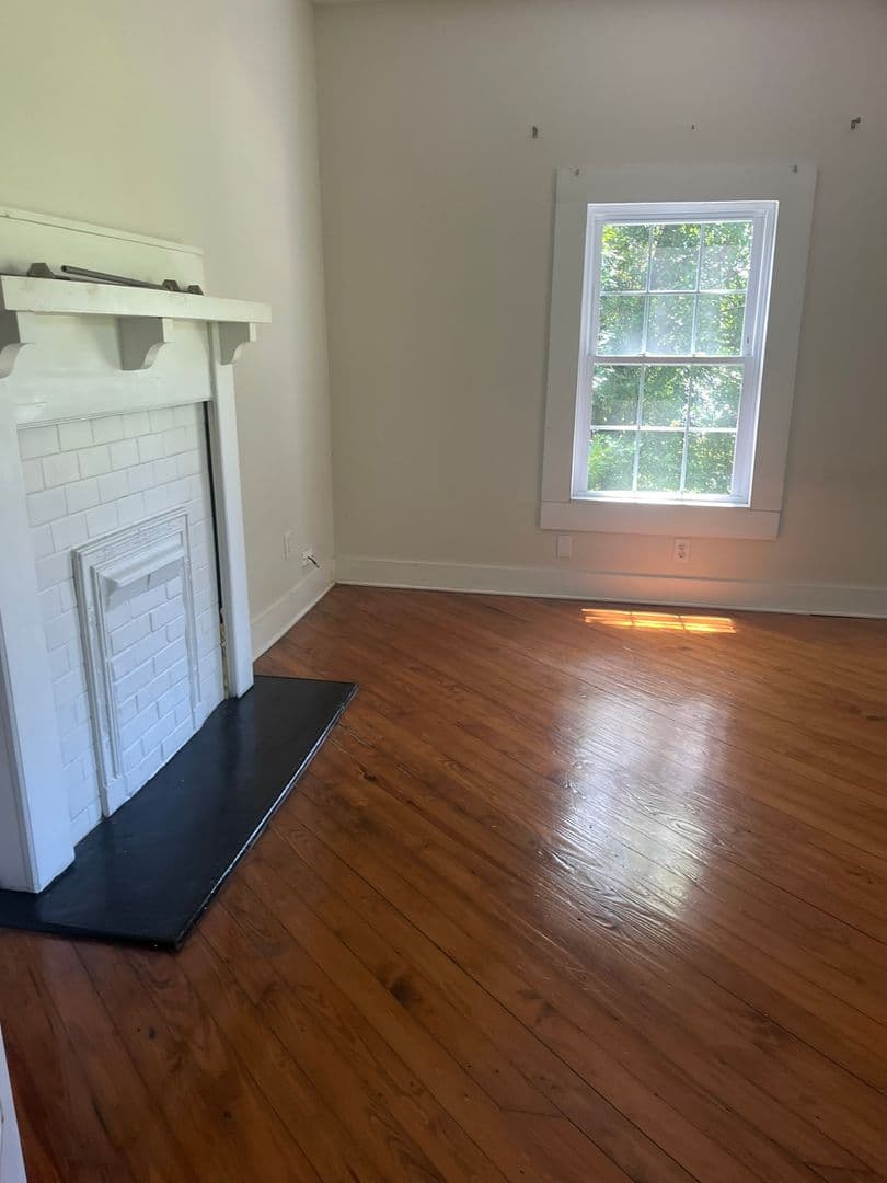 Lexington House: 123 Pond Drive