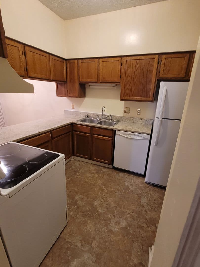 Columbia Condo: 100 Brighton Hill Circle 7A