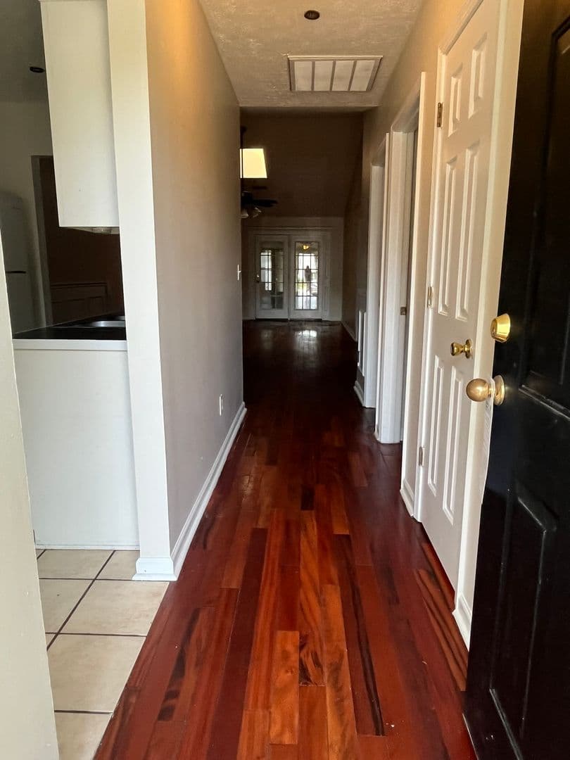 Lexington House: 153 Waverly Point Drive