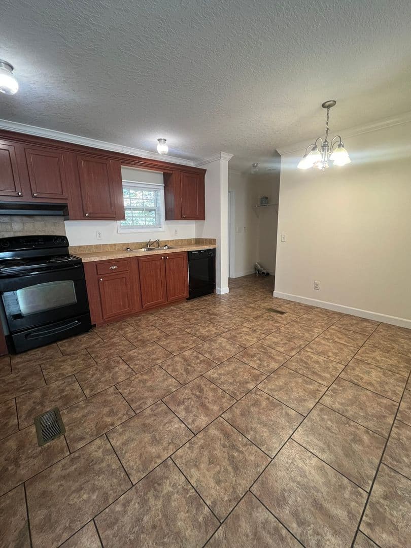 Lexington House: 858 Bethany Church Rd