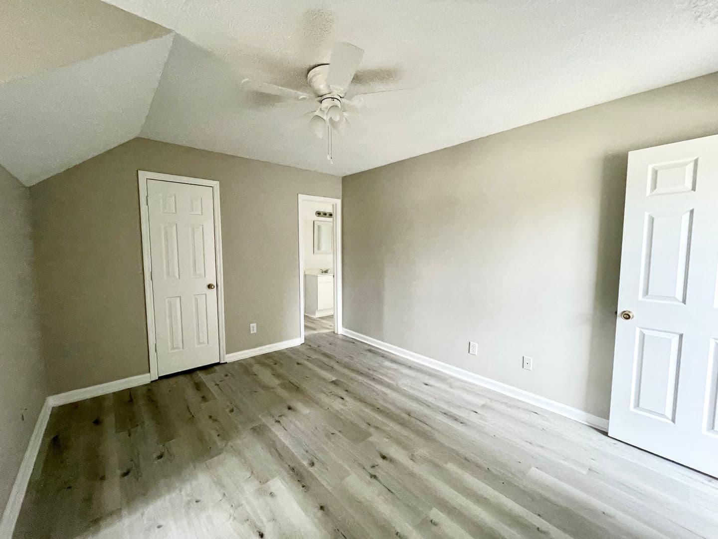 West Columbia Apartment: 119 Villa Court