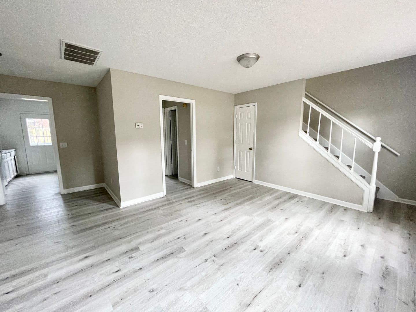West Columbia Apartment: 119 Villa Court