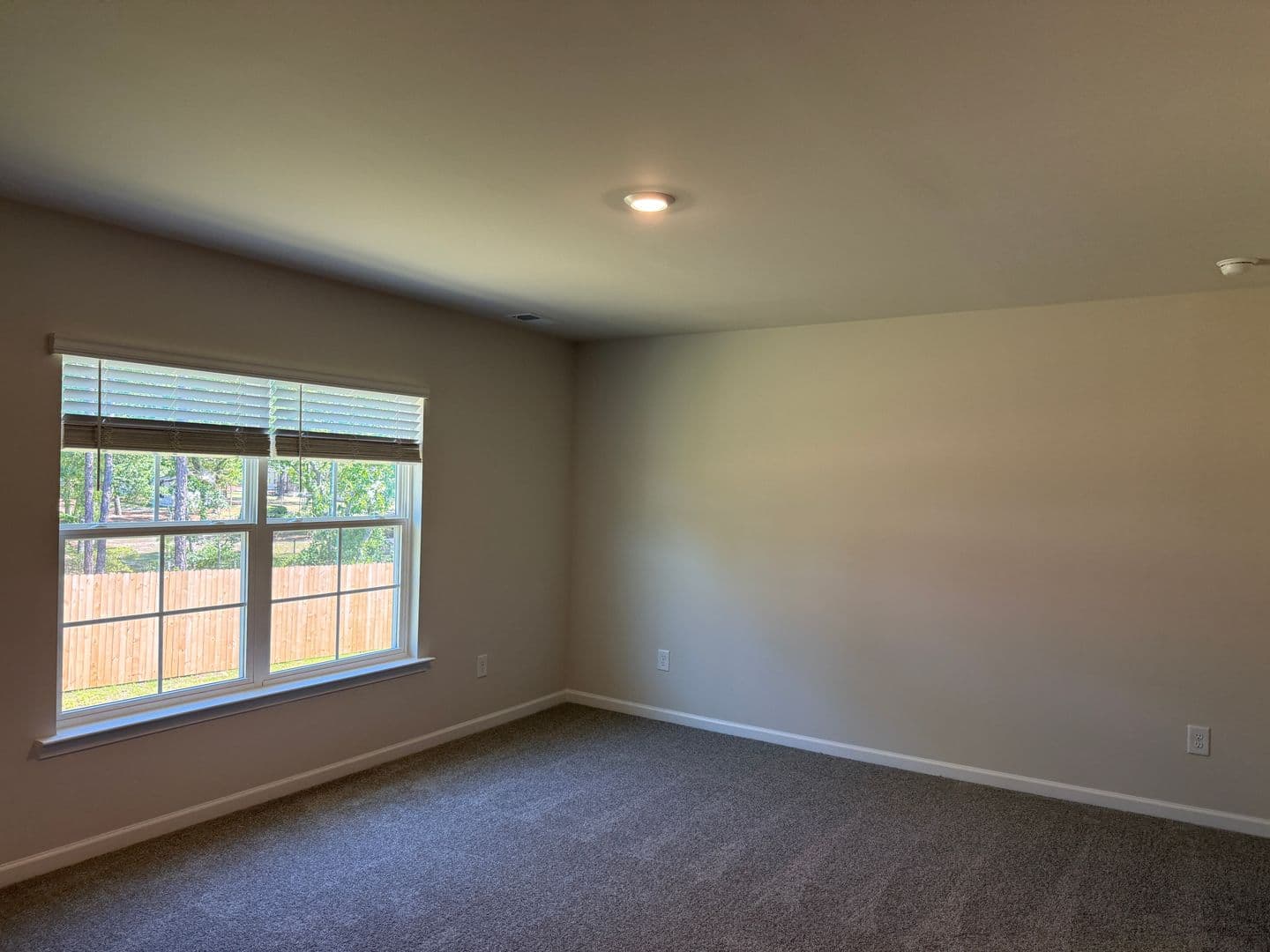Lexington House: 317 S Lake Ct