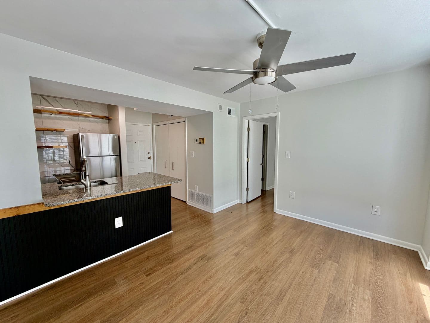 Columbia Condo: 1600 Park Circle #517