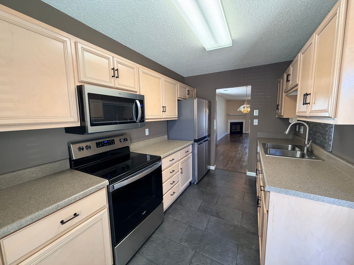 Columbia Townhome: 54 Coach Trail Ln