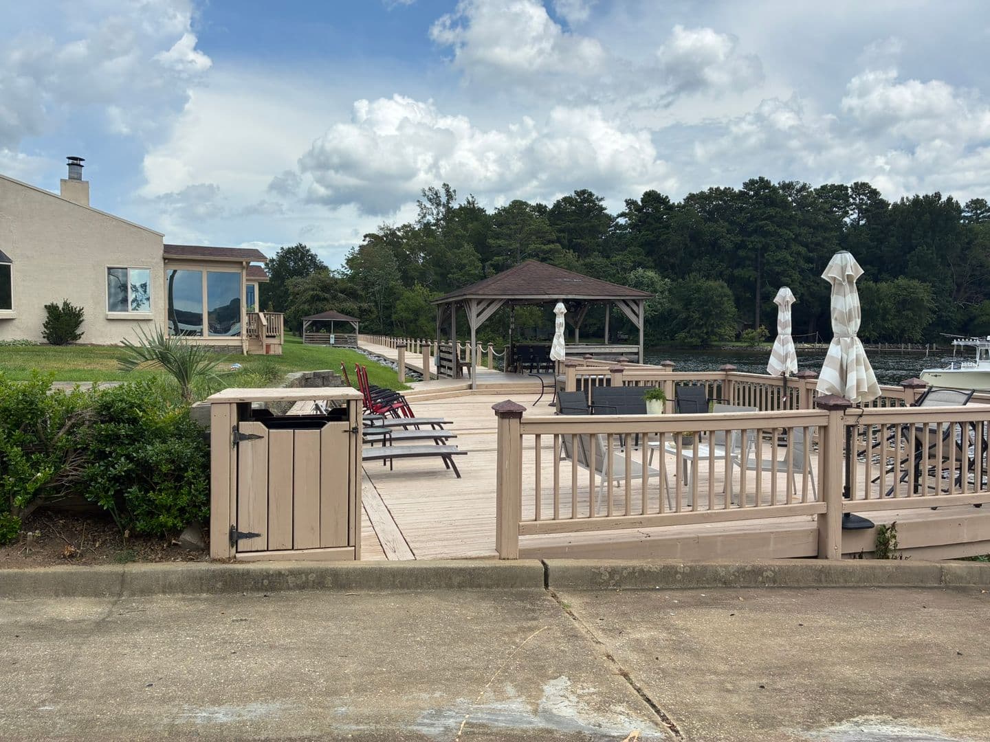 Lexington Condo: 40 Boardwalk Lane