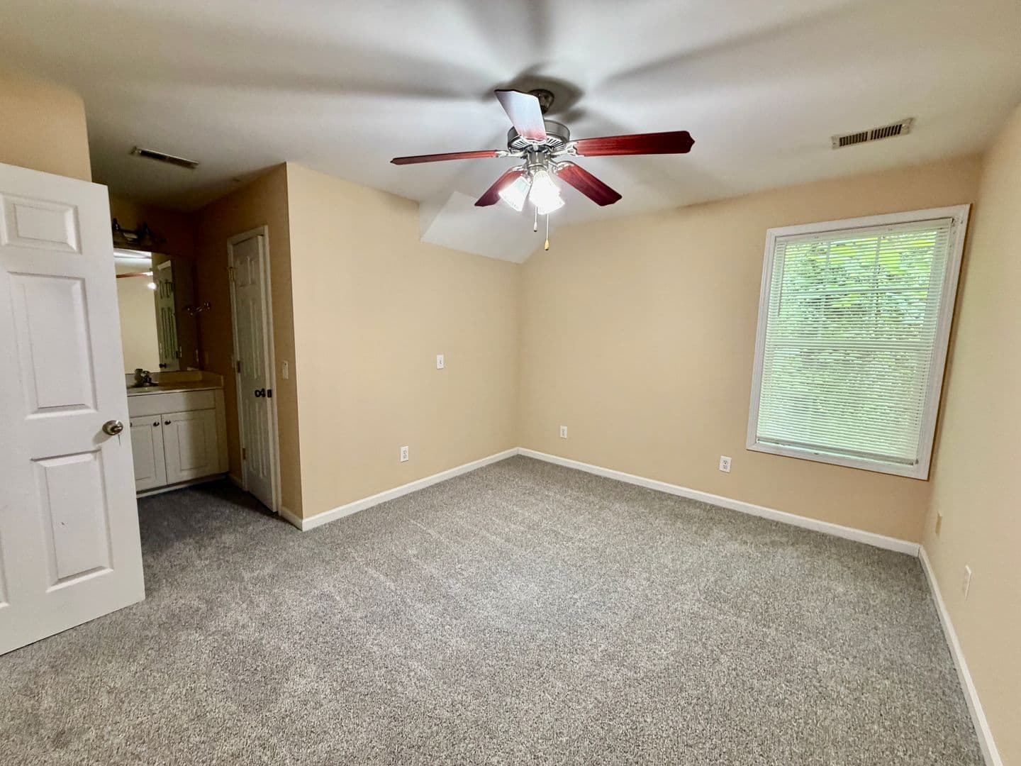 Columbia House: 27 Greenbrook Ct
