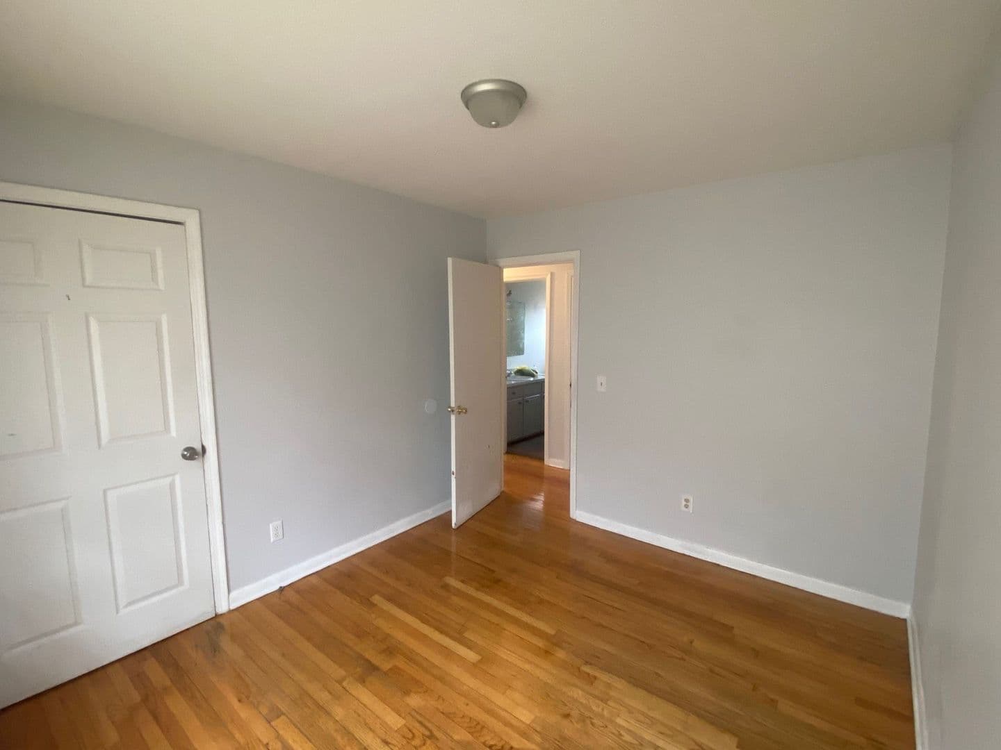 Columbia House: 221 Ramblewood Drive