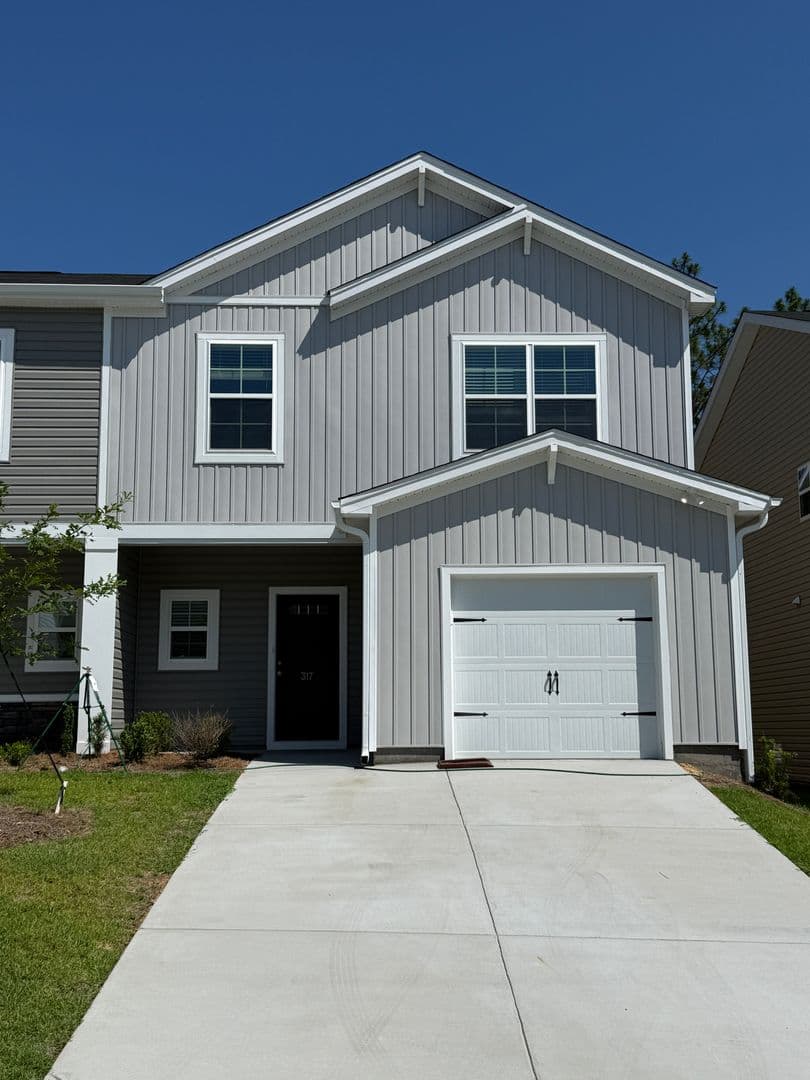 Lexington House: 317 S Lake Ct