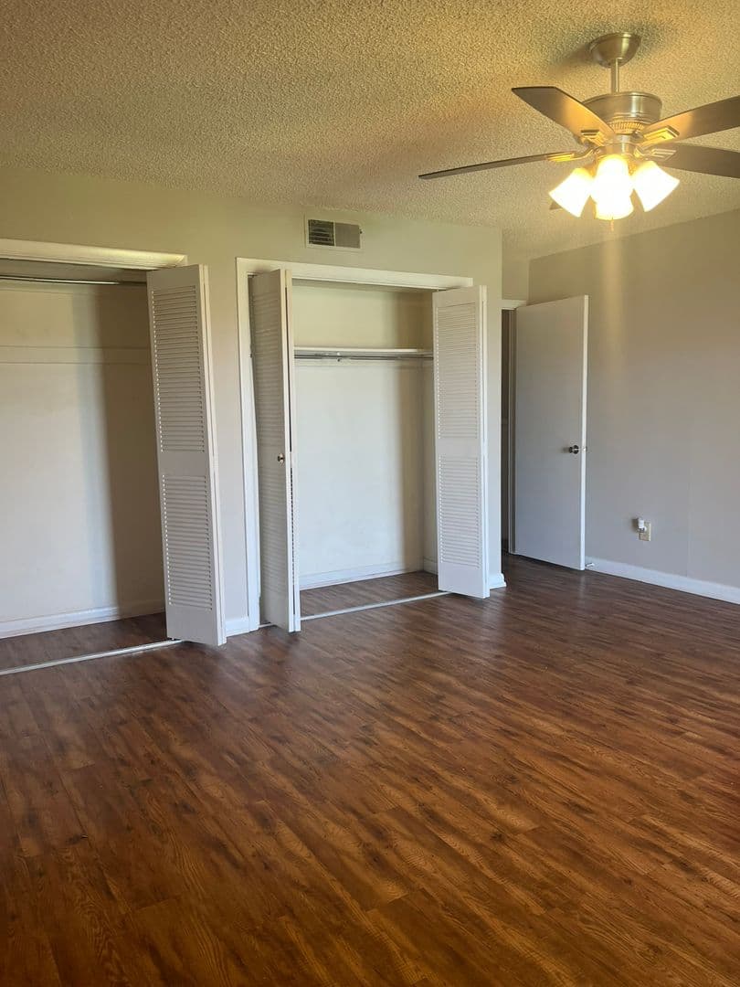 Lexington House: 14 Low Hill Lane