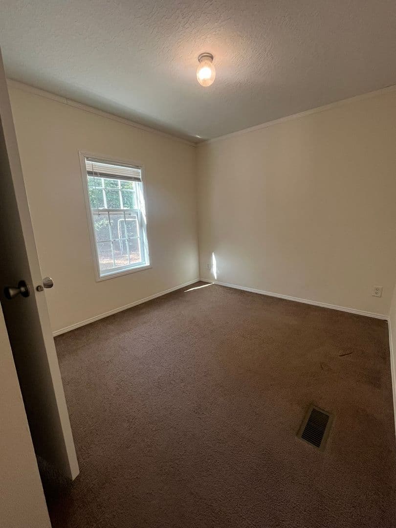 Lexington House: 858 Bethany Church Rd