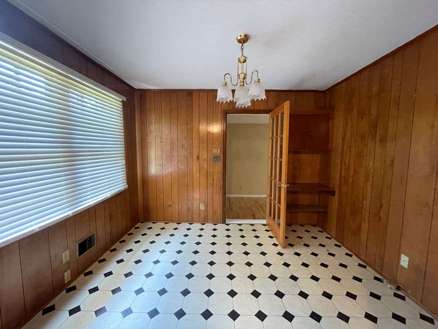 Columbia House: 6524 Camelot St