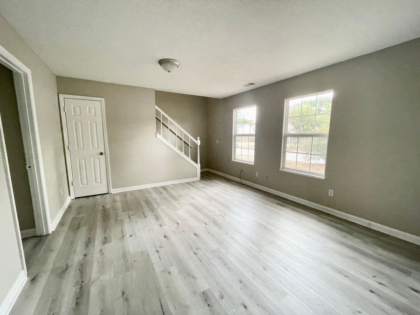 West Columbia Apartment: 119 Villa Court