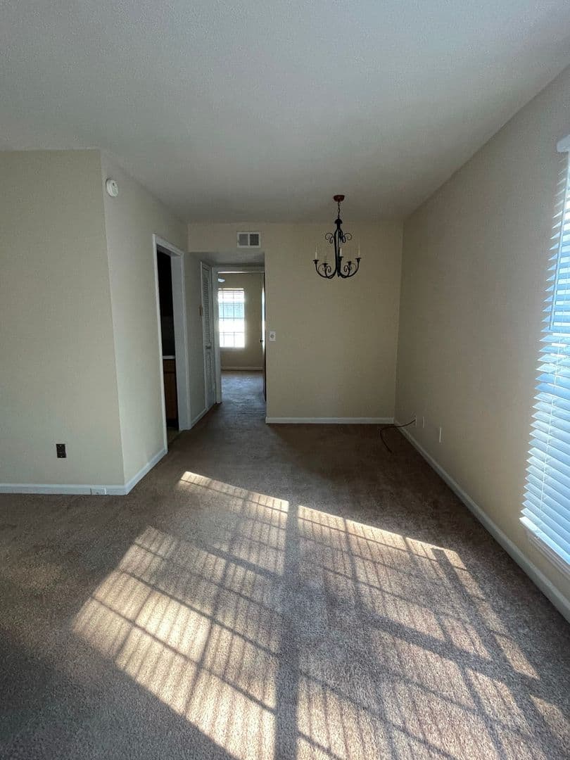 Columbia Apartment: Kilbourne Apartments units 9-12