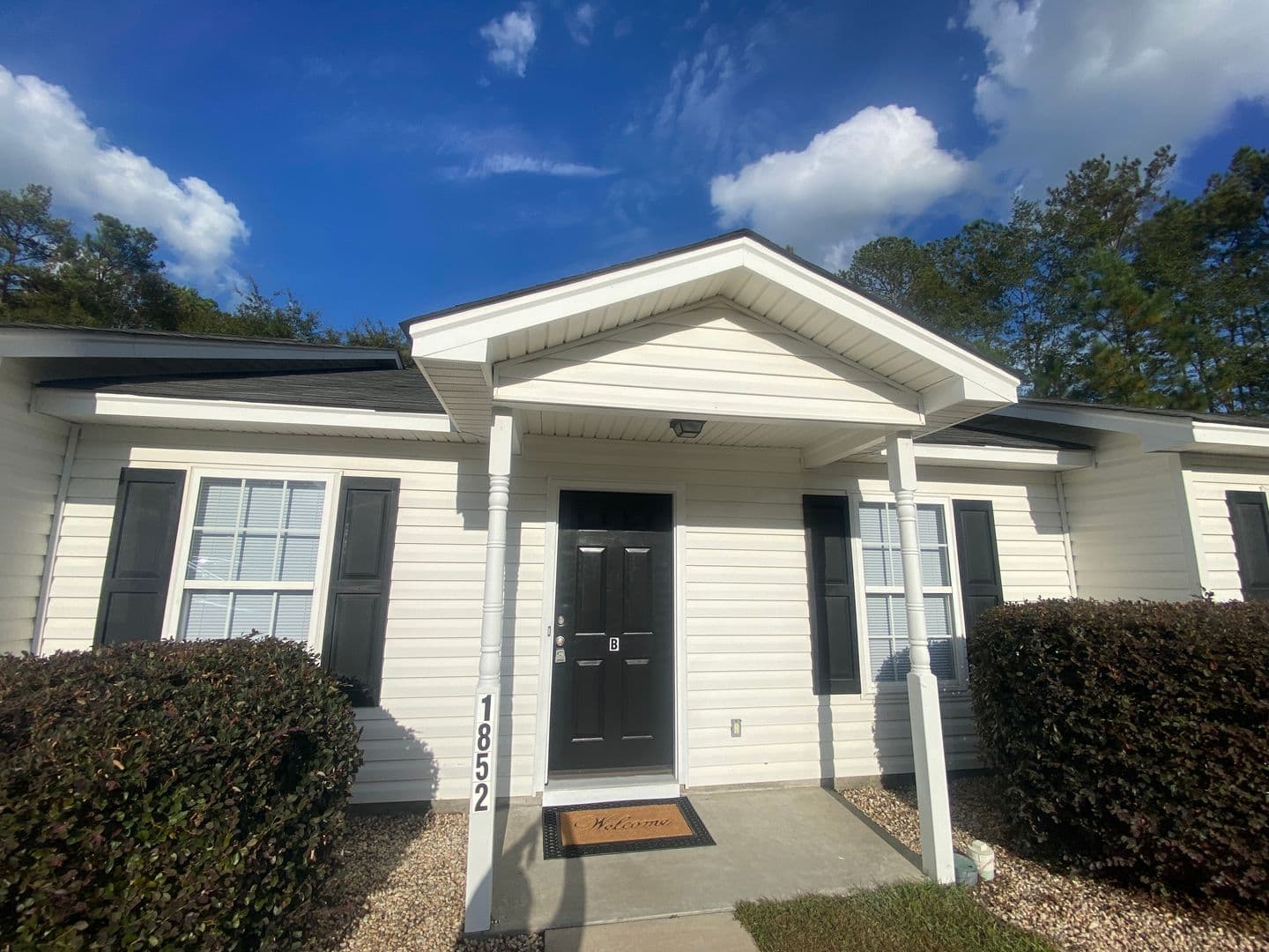 Columbia Apartment: 1852 Horseshoe Dr