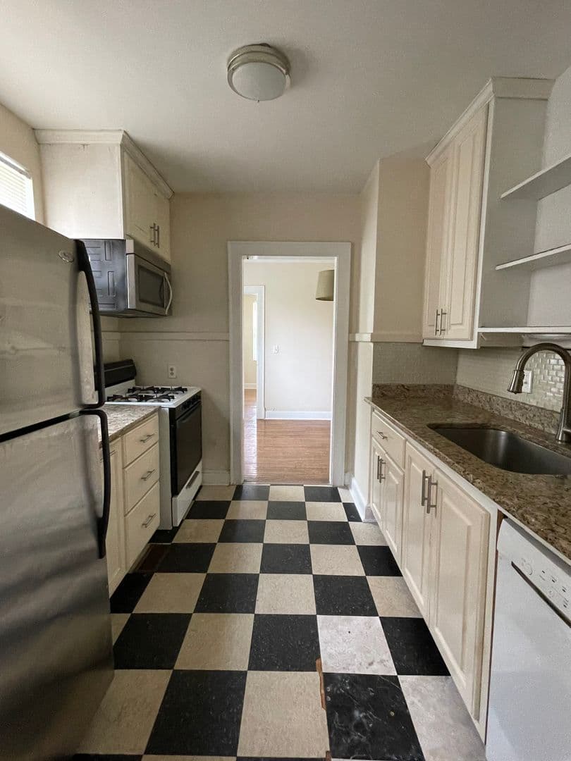 Columbia House: 420 Virginia Street